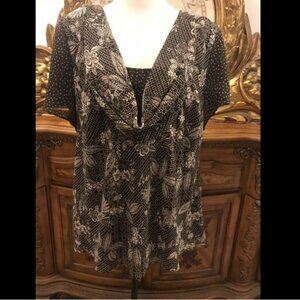 J L Studio. Sheer Short Sleeve Lined Top. Size 20W. Draped Neckline. B6